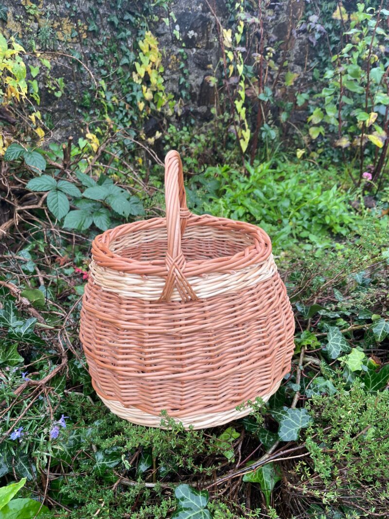 Buff and white foragers basket with handle - Image 3