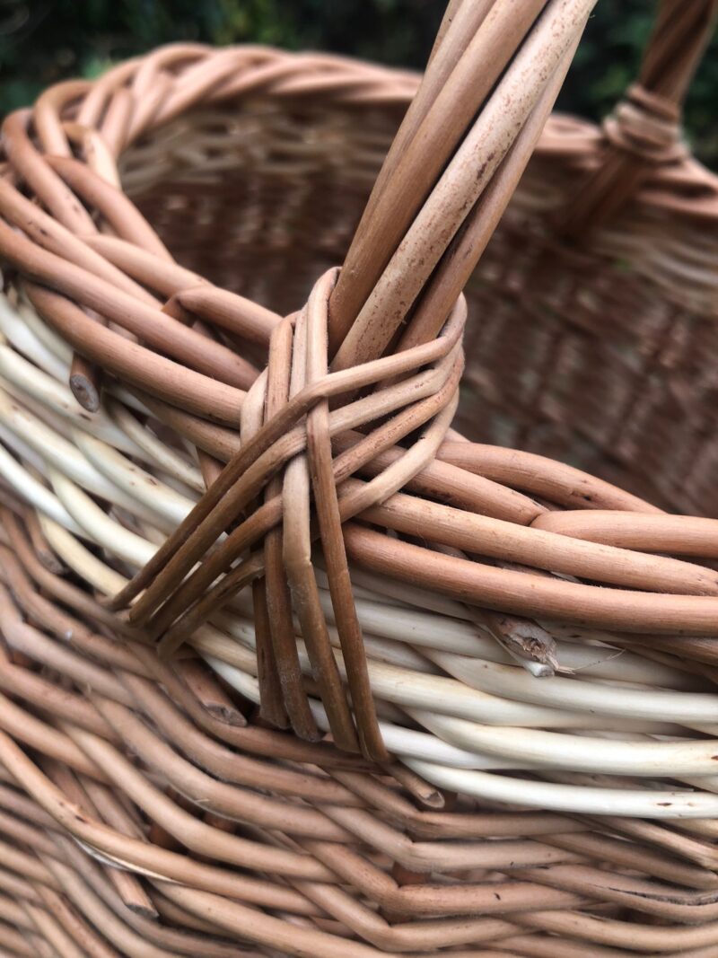 Buff and white foragers basket with handle - Image 5