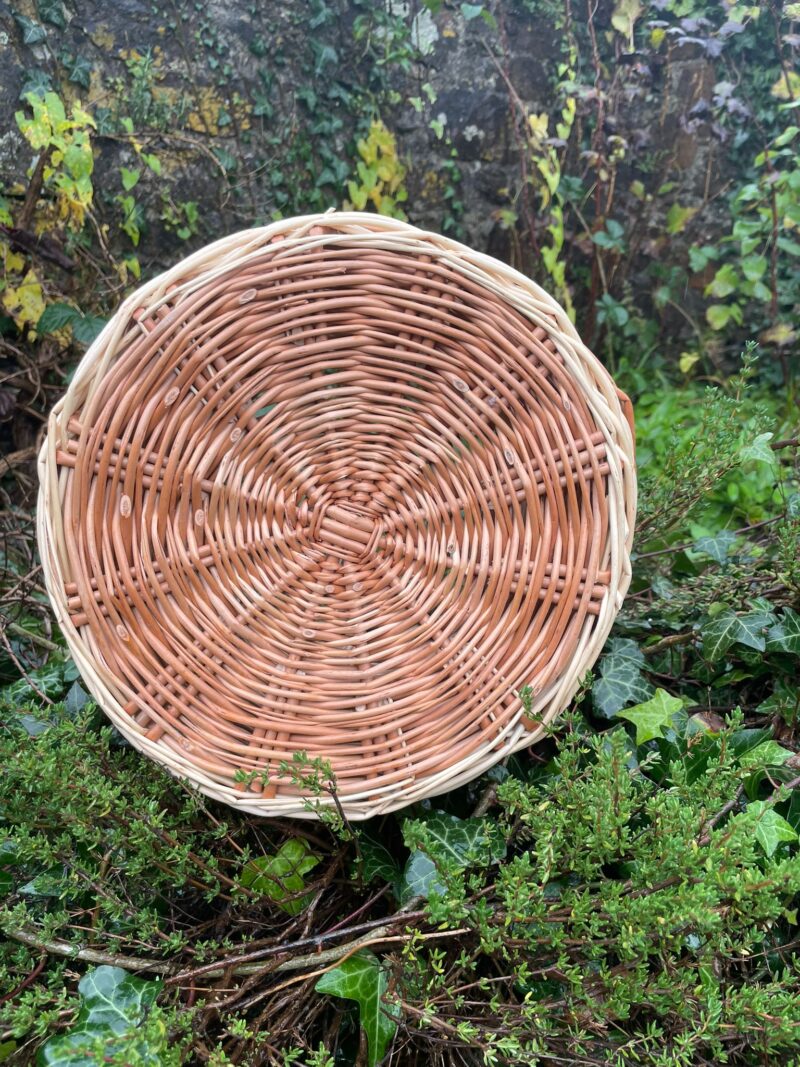 Buff and white foragers basket with handle - Image 2